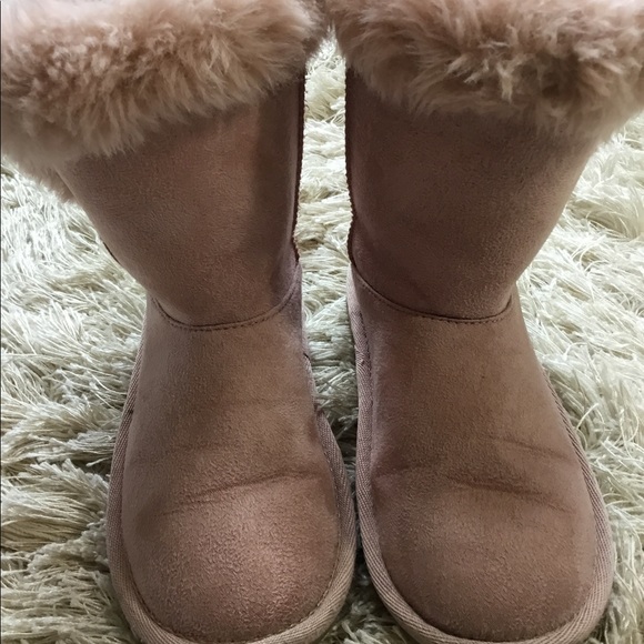 THE CHILDRENS PLACE Girls size 1 ROSE GOLD FAX FUR WINTER BOOTS - Picture 3 of 5